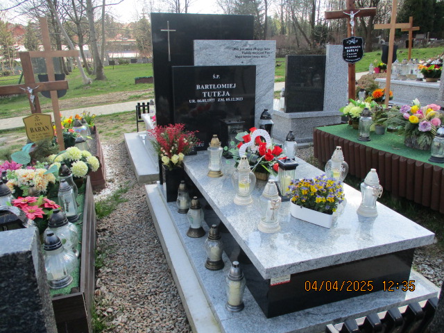 Bartłomiej Tuteja 1977 Wieliczka - Grobonet - Wyszukiwarka osób pochowanych